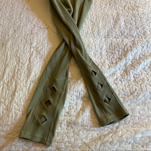 Athleta Salutation Stash Pocket Cutout 7/8 Tight olive green - Picture 14 of 16